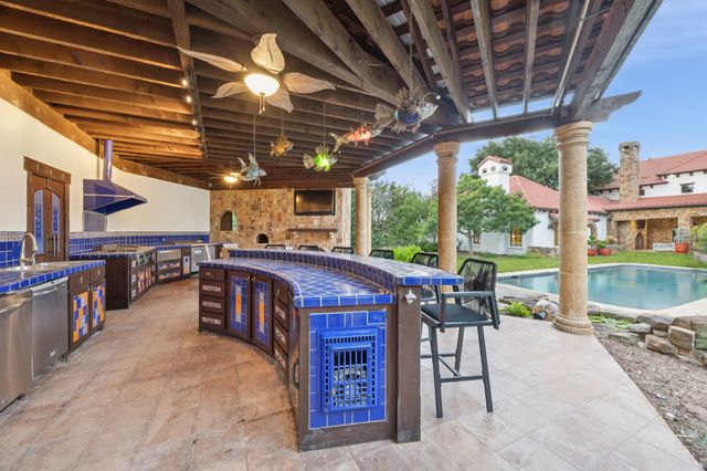 1900 Shady Oaks Drive, Southlake, TX 76092