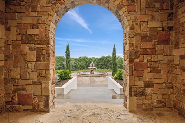1900 Shady Oaks Drive, Southlake, TX 76092