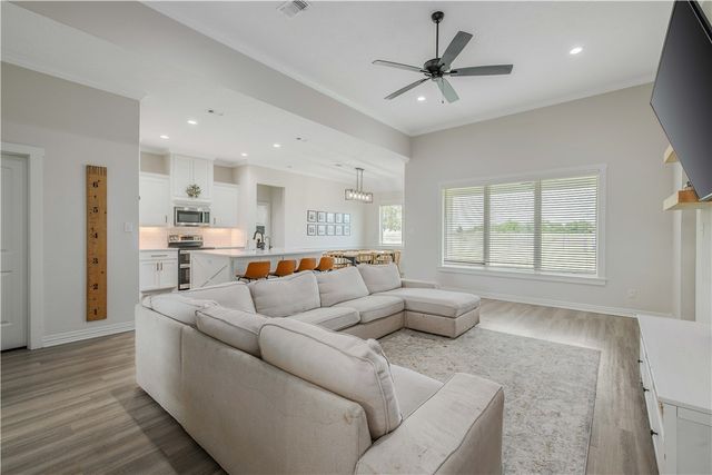 3332 Hunters Crossing Trail, Bryan, TX 77808