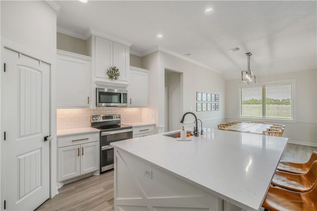 3332 Hunters Crossing Trail, Bryan, TX 77808