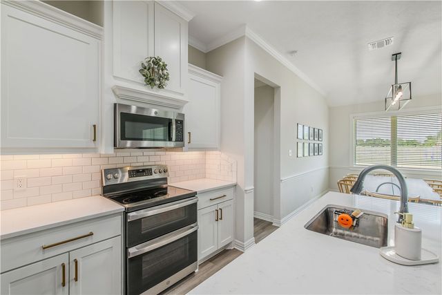 3332 Hunters Crossing Trail, Bryan, TX 77808