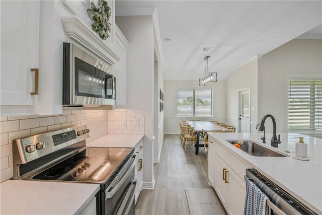 3332 Hunters Crossing Trail, Bryan, TX 77808