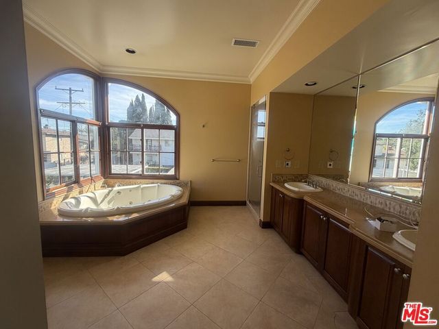 5867 W 75th Street, Los Angeles, CA 90045