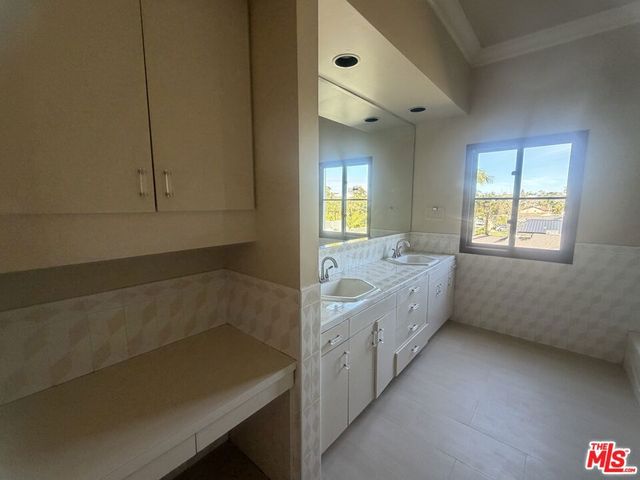 5867 W 75th Street, Los Angeles, CA 90045