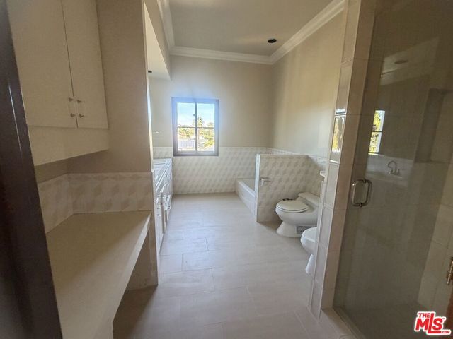 5867 W 75th Street, Los Angeles, CA 90045