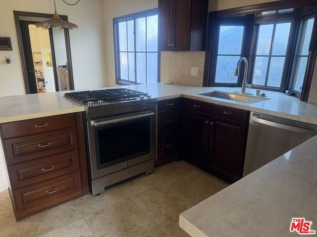 5867 W 75th Street, Los Angeles, CA 90045