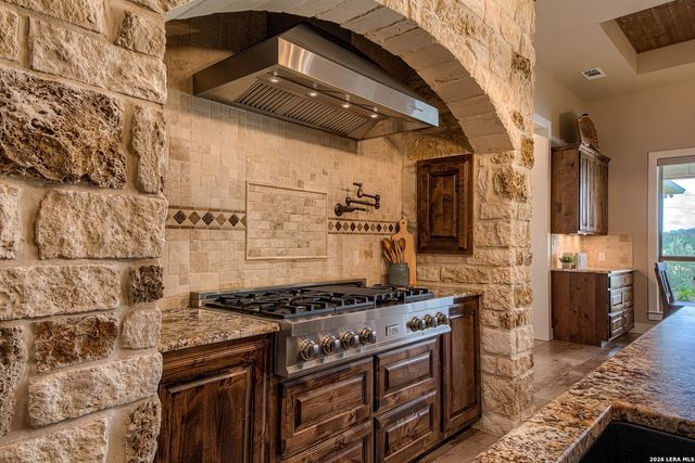 1188 County Road 328, Adkins, TX 78101