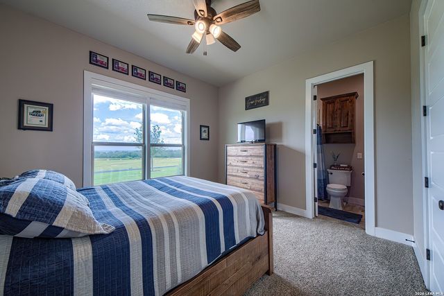 1188 County Road 328, Adkins, TX 78101