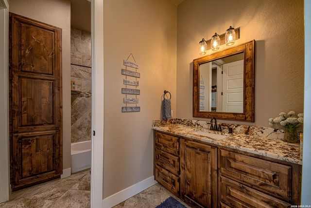 1188 County Road 328, Adkins, TX 78101