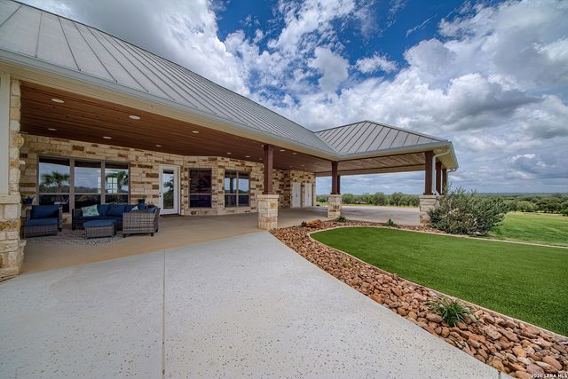 1188 County Road 328, Adkins, TX 78101