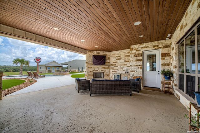 1188 County Road 328, Adkins, TX 78101