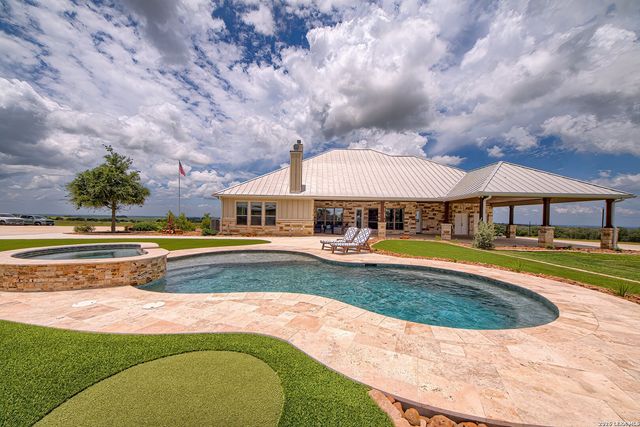 1188 County Road 328, Adkins, TX 78101