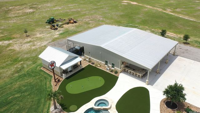 1188 County Road 328, Adkins, TX 78101