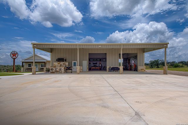 1188 County Road 328, Adkins, TX 78101
