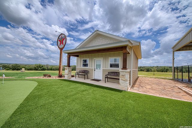 1188 County Road 328, Adkins, TX 78101