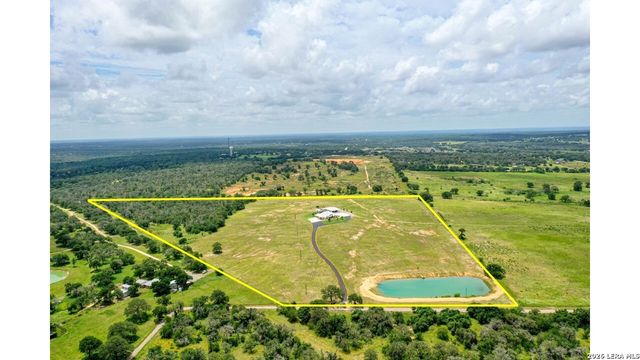 1188 County Road 328, Adkins, TX 78101