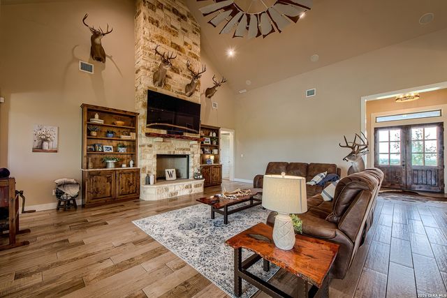 1188 County Road 328, Adkins, TX 78101