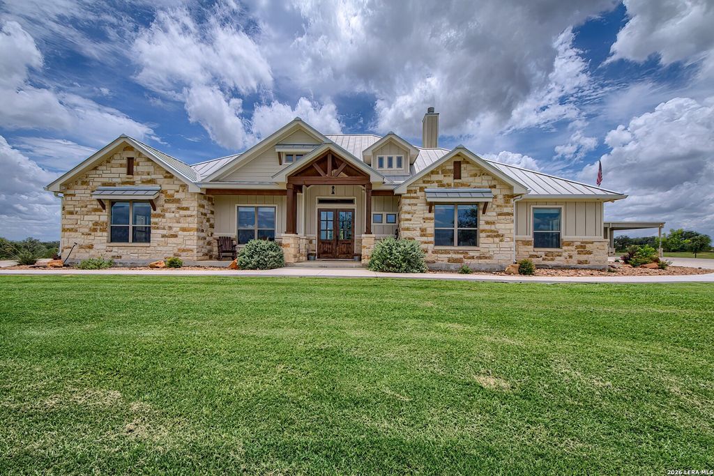 1188 County Road 328, Adkins, TX 78101