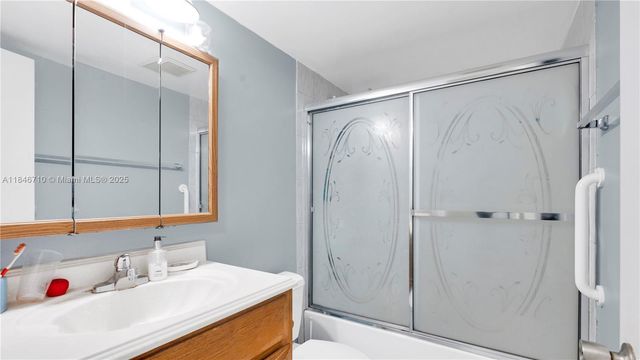 551 SW 135th Ave 111B, Pembroke Pines, FL 33027