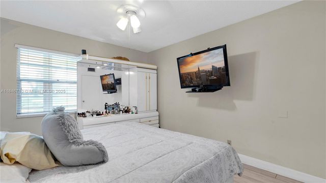 551 SW 135th Ave 111B, Pembroke Pines, FL 33027