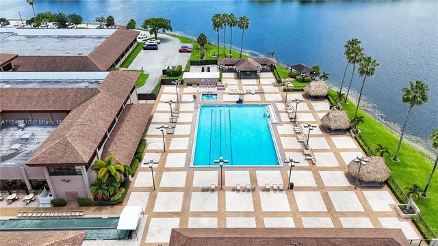 551 SW 135th Ave 111B, Pembroke Pines, FL 33027
