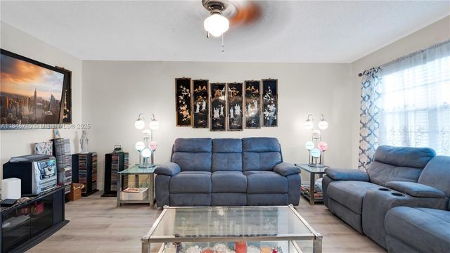 551 SW 135th Ave 111B, Pembroke Pines, FL 33027