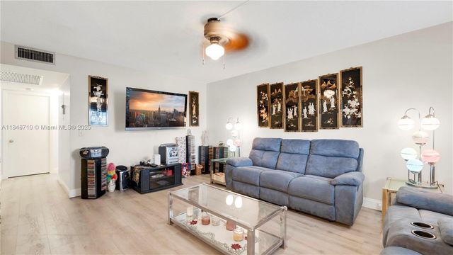 551 SW 135th Ave 111B, Pembroke Pines, FL 33027