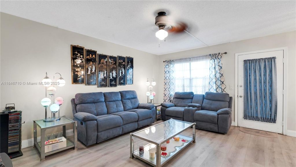 551 SW 135th Ave 111B, Pembroke Pines, FL 33027