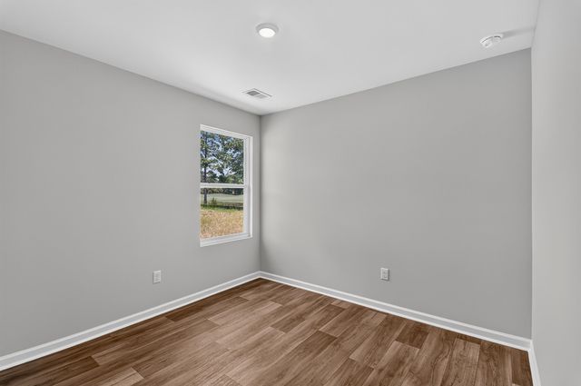 288 Pleasant Valley Dr, Loris, SC 29569