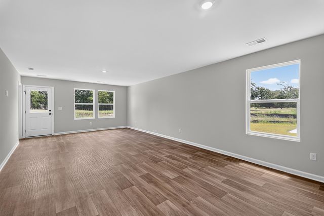 288 Pleasant Valley Dr, Loris, SC 29569