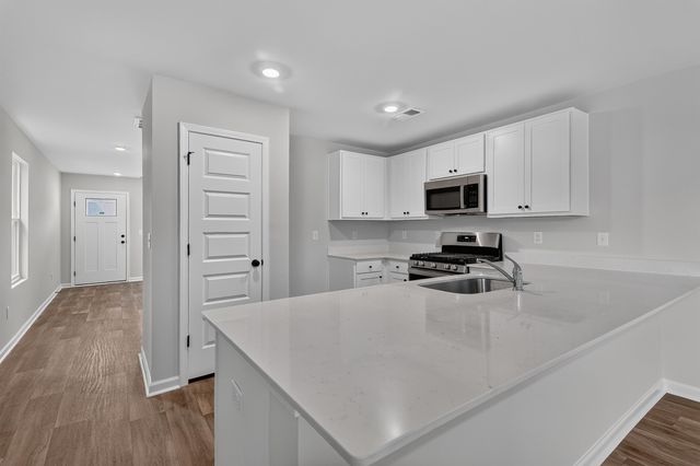 288 Pleasant Valley Dr, Loris, SC 29569
