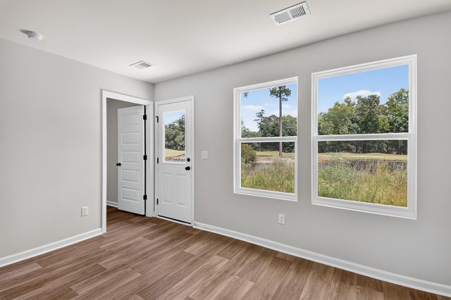 288 Pleasant Valley Dr, Loris, SC 29569