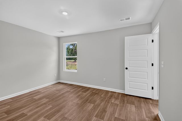 288 Pleasant Valley Dr, Loris, SC 29569