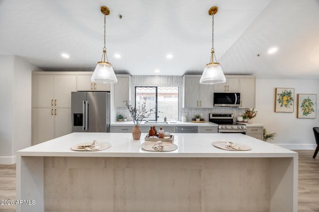 8876 E WINDROSE Drive, Scottsdale, AZ 85260