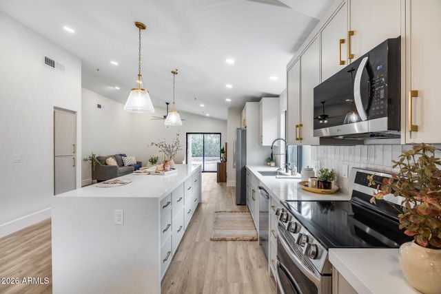 8876 E WINDROSE Drive, Scottsdale, AZ 85260