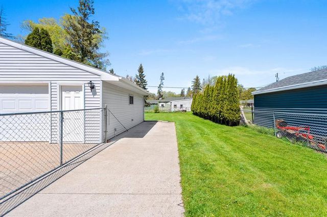 1906 COLUMBIA AVENUE, Oshkosh, WI 54901