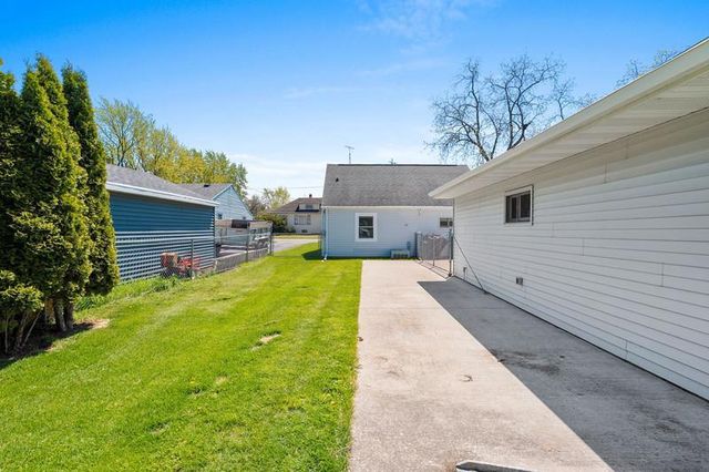 1906 COLUMBIA AVENUE, Oshkosh, WI 54901