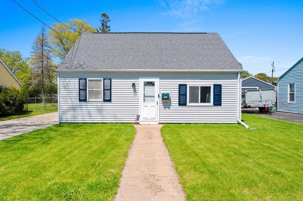 1906 COLUMBIA AVENUE, Oshkosh, WI 54901