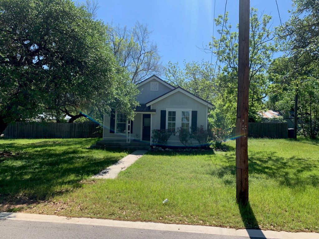 435 N West ST, Bertram, TX 78605