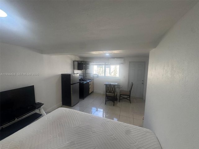 2021 Wilmington St, Opa-locka, FL 33054