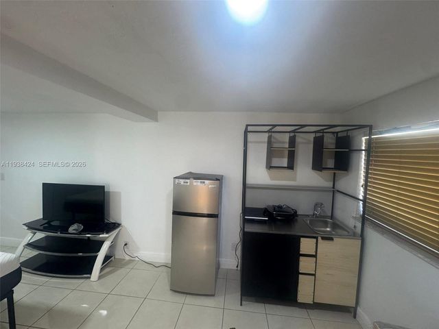 2021 Wilmington St, Opa-locka, FL 33054