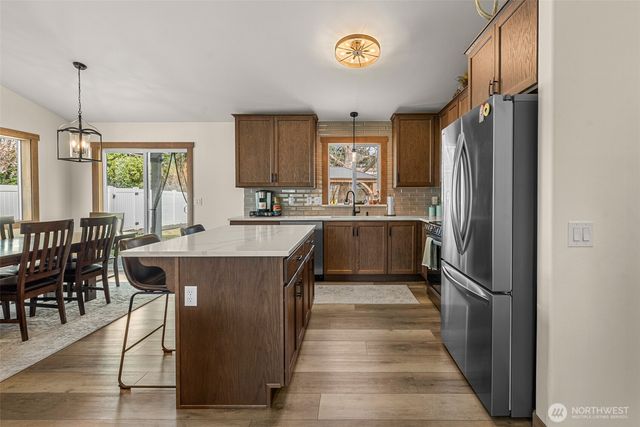 1989 4th St SE, East Wenatchee, WA 98802