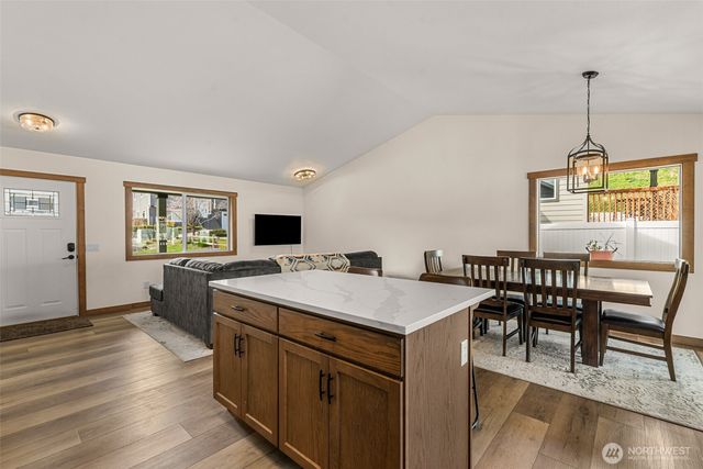 1989 4th St SE, East Wenatchee, WA 98802