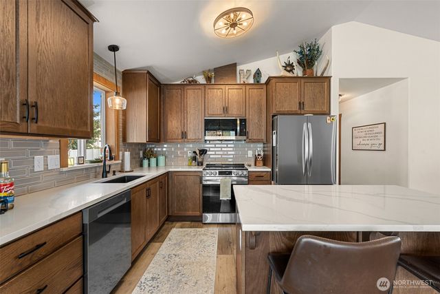 1989 4th St SE, East Wenatchee, WA 98802