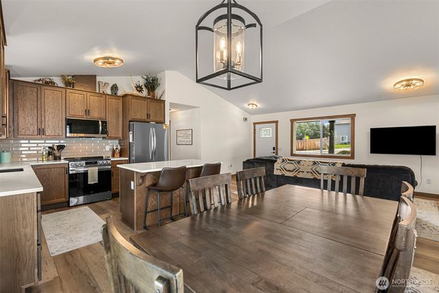 1989 4th St SE, East Wenatchee, WA 98802