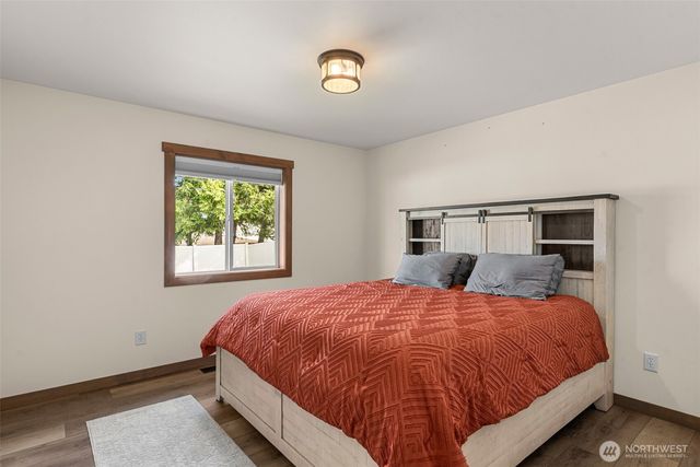 1989 4th St SE, East Wenatchee, WA 98802