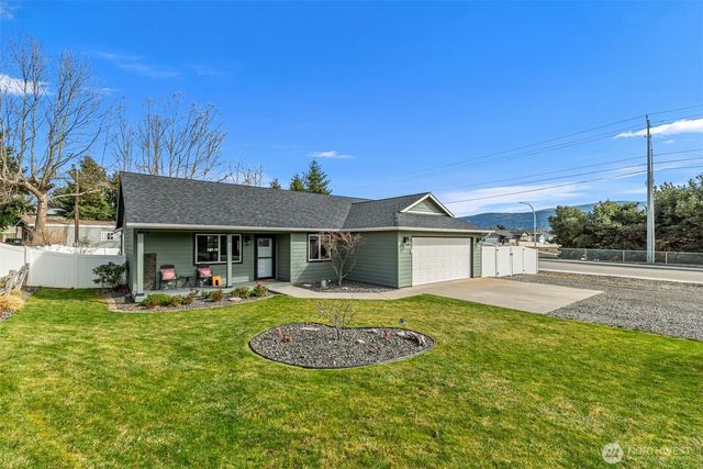 1989 4th St SE, East Wenatchee, WA 98802