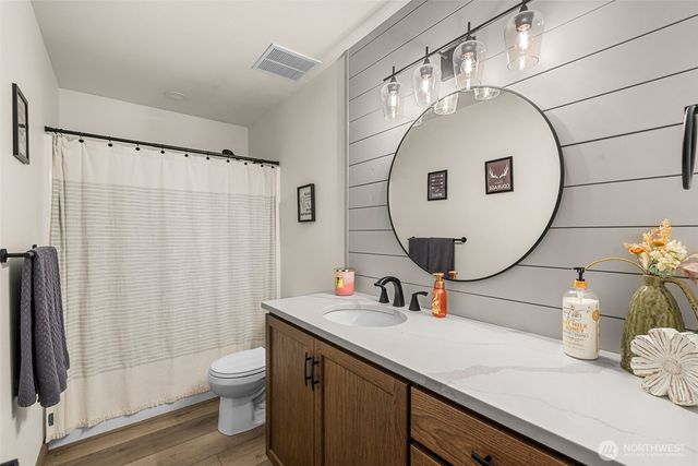 1989 4th St SE, East Wenatchee, WA 98802