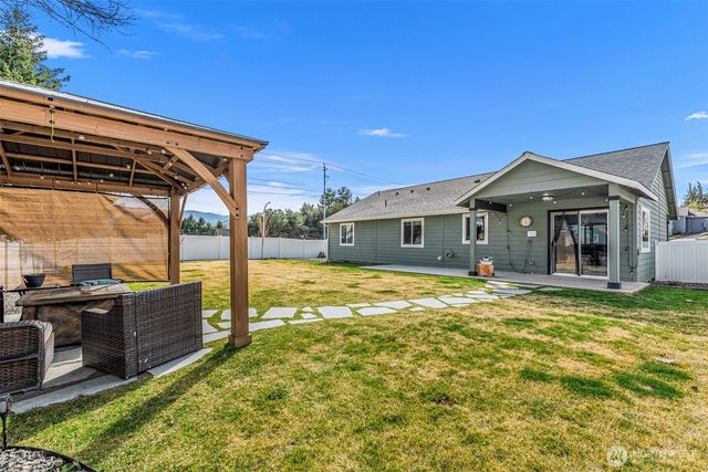 1989 4th St SE, East Wenatchee, WA 98802