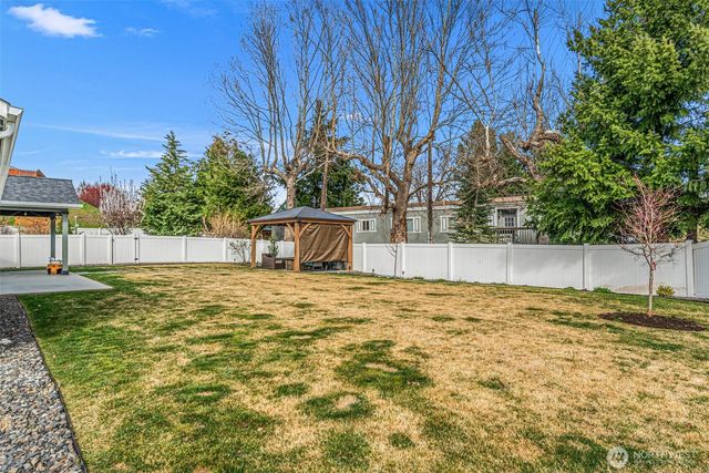 1989 4th St SE, East Wenatchee, WA 98802